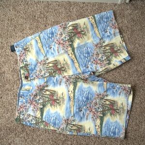 Tommy hilfiger beach cargo shorts 
31:w